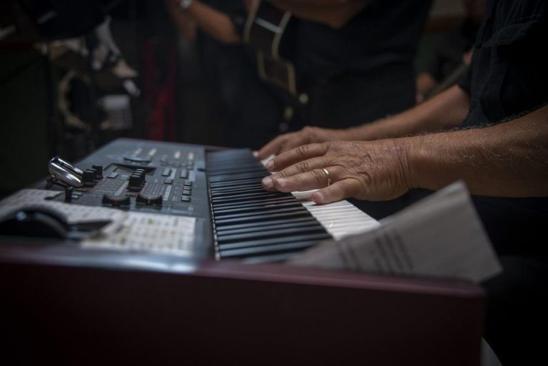 Deals en aanbiedingen voor muzikanten op Musicdeals.nl met kortingen op instrumenten en apparatuur